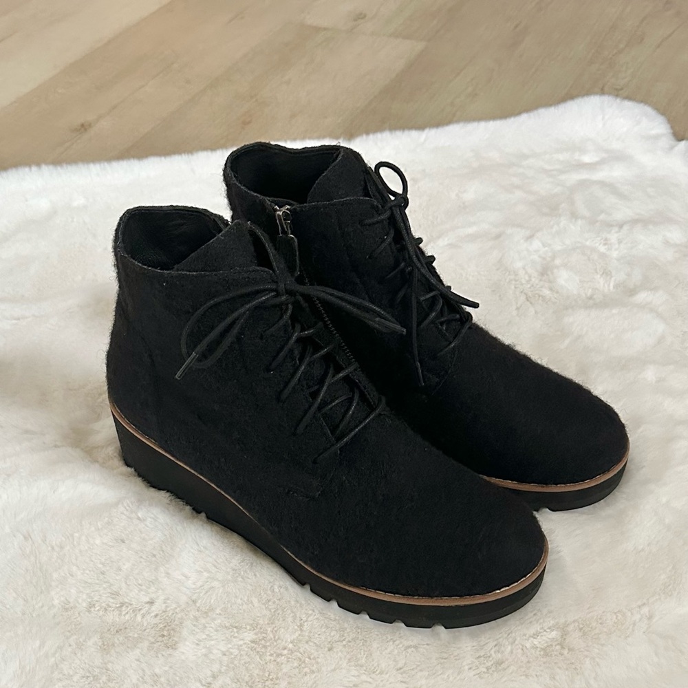 EILEEN FISHER 10 Crew Felted Wool Wedge Booties in Black • Lace Up Ankle Boots - Picture 8 of 16